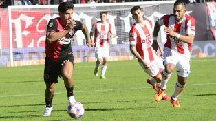 Más eficacia. Newell’s necesita que el Pollo Recalde vuelva a anotar. El paraguayo es un engranaje vital de la ofensiva rojinegra. Hoy tiene otra oportunidad.