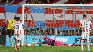 El muro de los doce pasos: el impresionante registro de Matías Tagliamonte en los penales