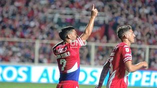 Unión debutó pisando fuerte: le ganó 1-0 a River en un repleto 15 de Abril