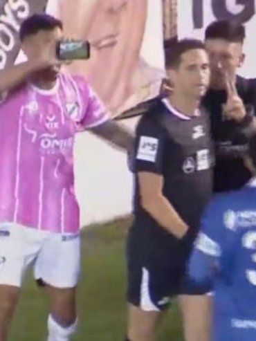 Escándalo: Lamolina cambió un penal tras una insólita escena con un celular