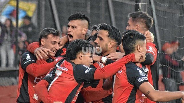 Colón volvió a rugir en el Brigadier: venció con sufrimiento a All Boys y recuperó la cima