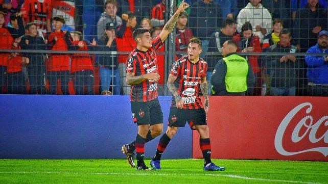 Juan Cruz Esquivel festeja la apertura del marcador ante Melgar.