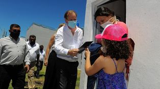 Bordet entregó 24 viviendas en Bovril: Es un derecho constitucional