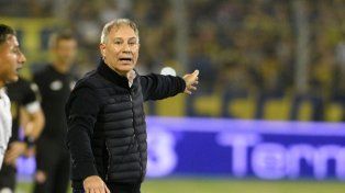 Ariel Holan se vio en la obligación de meter mano en el equipo. Central va por otros tres puntos clave.
