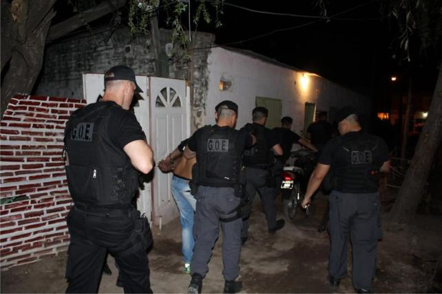 Detuvieron a cuatro personas con pedido de captura tras megaoperativos en barrios de la ciudad