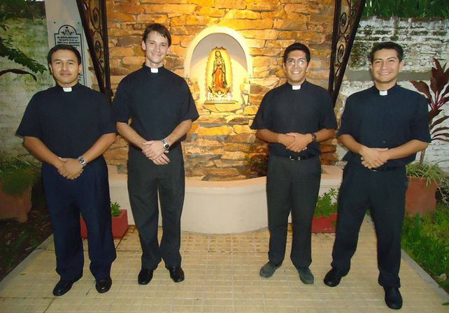 Nuevos párrocos. Arancedo les designó los destinos en distintas localidades del interior de Santa Fe.
