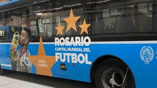 Llegó el homenaje: la imagen de Ángel Correa recorrerá la ciudad en la línea 153