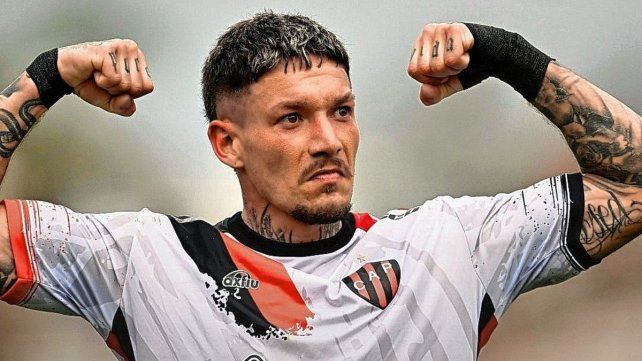 La gran figura de Patronato. Renzo Reynaga marcó dos goles en la tarde de fútbol en el Grella.