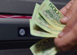 Aumenta el salario mínimo en tres tramos y en septiembre llegará a los $118.000