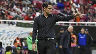 Gago debutó con un empate como DT de Chivas en México