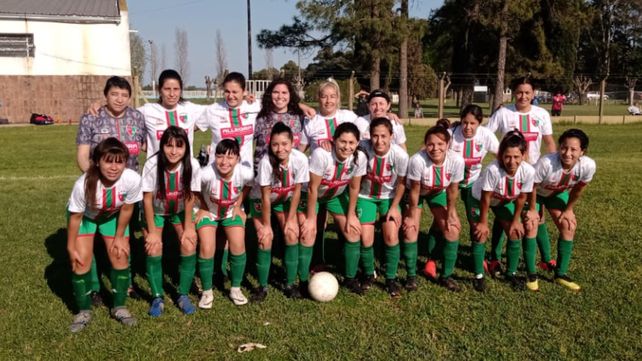 Las chicas de Coronel Aguirre.  Mariangeles Amado,Carina Gómez, Rocio Abella,Lorena Varela,Belén Mambrín,Nicol Yedro, Ludmila Zalazar, Yesica Villordo, Maira Molina, Milagros Pintos, Leila Herrera, Lurdes Rivero, Guillermina González, Silvia Mauri, Melani Medina, Carla Yedro y Gisela Bogado. DT: Luis Otero  