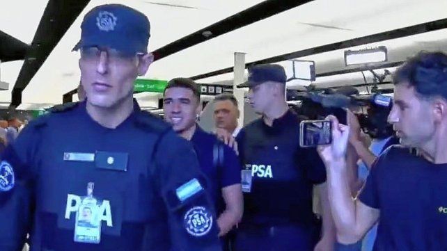 Kendry Páez llegó a Buenos Aires para sumarse a River Plate.