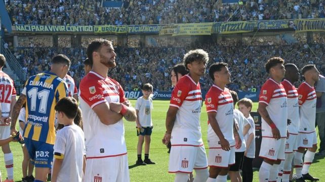 Los jugadores de Estudiantes les dieron la espalda a sus colegas de Central en el Gigante.&nbsp;