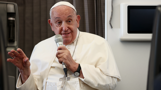 El Papa Francisco continúa en estado crítico