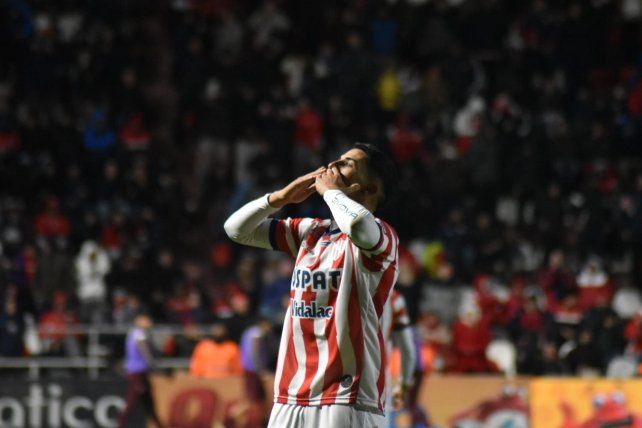 Unión y un misil de Mosqueira: el gol de 37 metros que sorprendió a todos ante Lanús