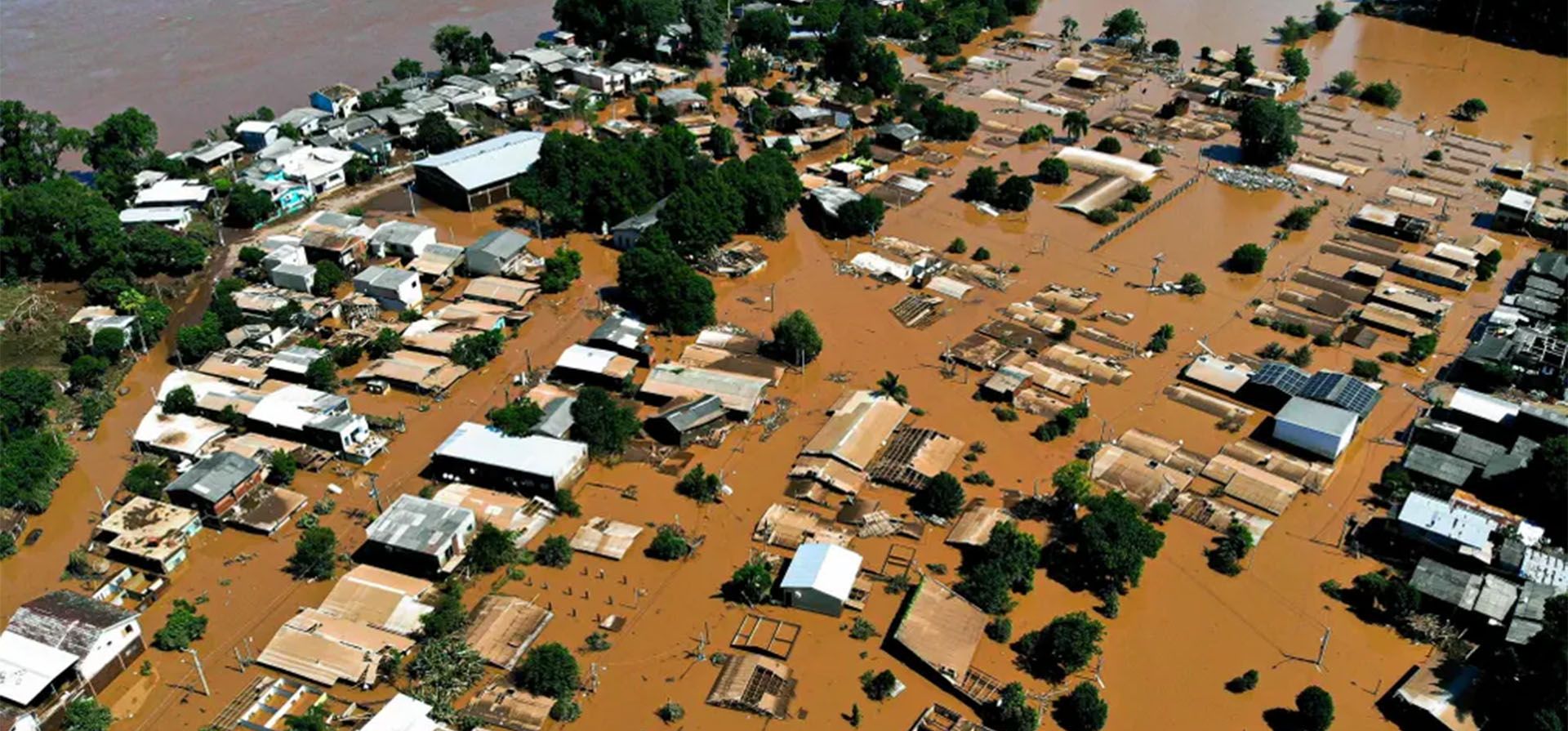 La inundación envuelve un barrio en el estado de Rio Grande do Sul. Las inundaciones y deslizamientos de tierra provocados por las fuertes lluvias en el sur de Brasil han causado la muerte de al menos seis personas en la última semana, dijeron las autoridades, Encantado, Brasil. Fotografía: Sílvio Ávila/AFP/Getty Images La inundación envuelve un barrio en el estado de Rio Grande do Sul. Las inundaciones y deslizamientos de tierra provocados por las fuertes lluvias en el sur de Brasil han causado la muerte de al menos seis personas en la última semana, dijeron las autoridades, Encantado, Brasil. Fotografía: Sílvio Ávila/AFP/Getty Images