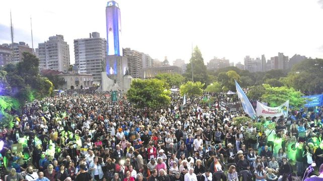 Multitudinaria marcha en Rosario por el Día de la Memoria: todas las fotos de la movilización