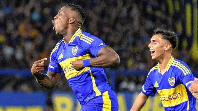 Luis Advíncula marcó el primero para Boca.