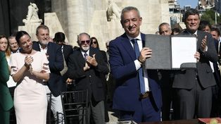 Rosario lo hizo. El intendente Pablo Javkin encabezó el acto de promulgación de la autonomía municipal en un acto en el Monumento, cargado de simbolismo.