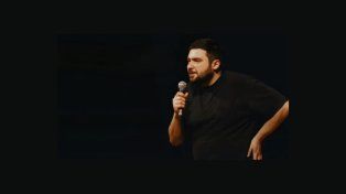 Una noche de comedia y catarsis: Nachito Saralegui conquistó el teatro