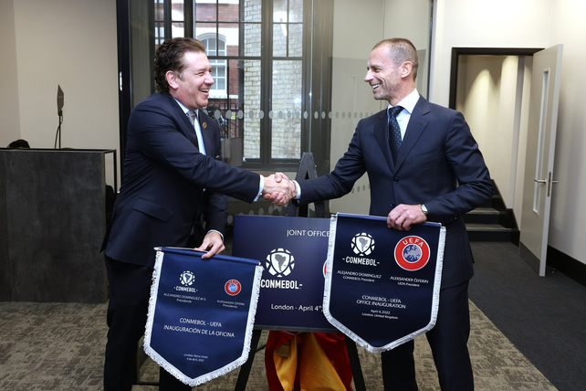 La Conmebol y la UEFA inauguraron su oficina conjunta en Londres