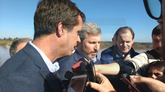 Frigerio recorrió zonas afectadas por la crecida del río Uruguay, en Concordia