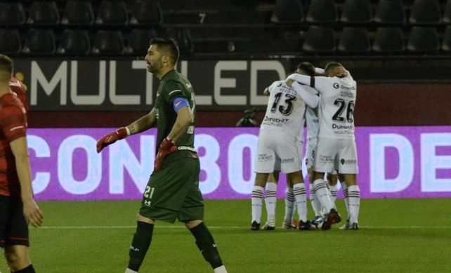 Nacho ya metió su zurdazo goleador y todos los abrazos son para el goleador.&nbsp;