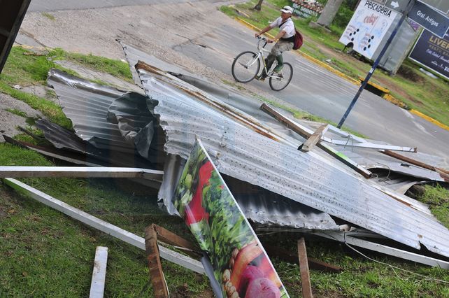 El intenso temporal de lluvia y viento generó graves consecuencias en Paraná