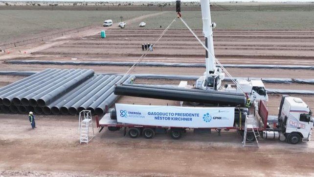 Abren la sexta válvula y llenan de gas natural el Gasoducto Néstor Kirchner del kilómetro 285 al 570. Este domingo será la habilitación