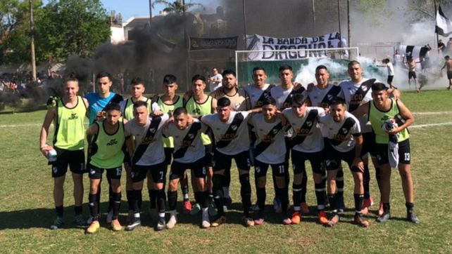 Barrio Belgrano de fiesta. Río Negro venció a Provincial B 3-0 y ascendió al círculo superior de la Rosarina.&nbsp; &nbsp;