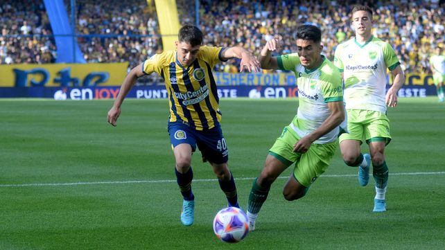 Facundo Buonanotte domina en el partido ante Defensa y Justicia