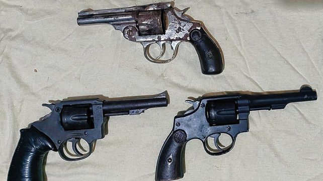 En el allanamiento bsucaban herramientas robadas y localizaron las tres armas.