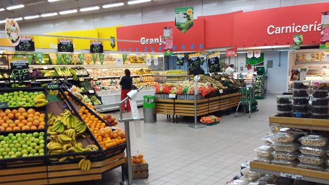 Unas 57 familias quedarían sin sustento económico en los próximos días. Los empleados del supermercado Vea se mantienen en alerta y movilización&nbsp;
