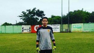 Joven futbolista recibió un pelotazo en el estómago y murió