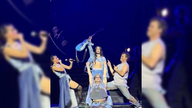 La actriz y cantante se sumó al show en Movistar Arena.