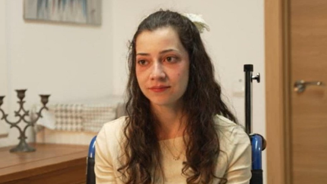 La historia de una joven española de 25 años que tuvo que atravesar una batalla judicial con su padre para recibir la eutanasia