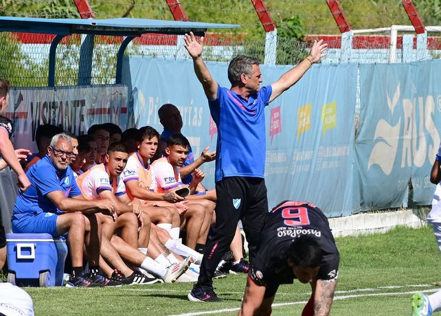 Daniel Fagiani se mantiene al frente del plantel de Argentino. El Salaíto quiere mejorar lo hecho en 2024.