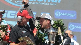 El santafesino Miguel Ciaurro, junto a Sergio Giacone, el dueño del equipo casildense. Una conjunción ganadora en el inicio de la C2 del TN.