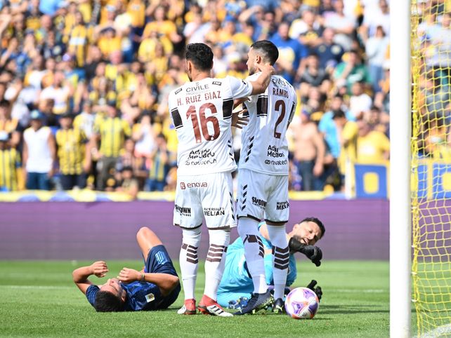 Central fue con todo por el triunfo pero no pudo con un hombre de más y fue 1 a 1