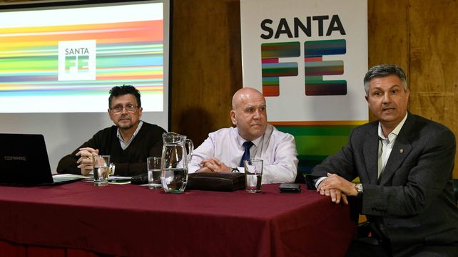 Objetivo. El ministro Speranza (centro) dijo que buscan que cada municipio y campo privado tengan espacios forestados.