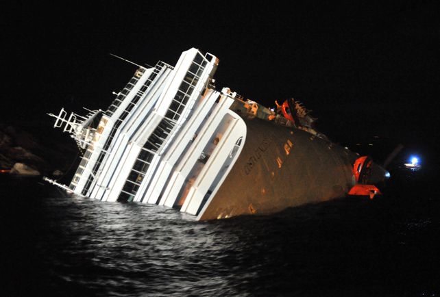 Localizan a cinco cuerpos sin vida dentro del crucero y elevan a once las v&iacute;ctimas fatales