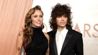 Miley Cyrus se comprometió con el baterista Maxx Morando
