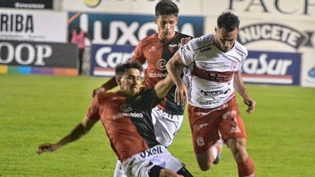 Colón volvió a estar abajo en el marcador y no pudo revertir la situación. Colón volvió a estar abajo en el marcador y no pudo revertir la situación.