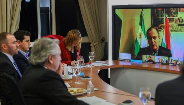 El gobernador hablando frente al gabinete nacional.
