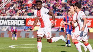 San Lorenzo perdió ante Huracán en el clásico después de 25 años en el Nuevo Gasómetro