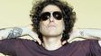 Calamaro generó polémica en las redes por compartir un video que parodia al feminismo