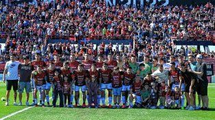 La formación de Patronato que disputó el último encuentro como local en la temporada 2025 de la Primera Nacional