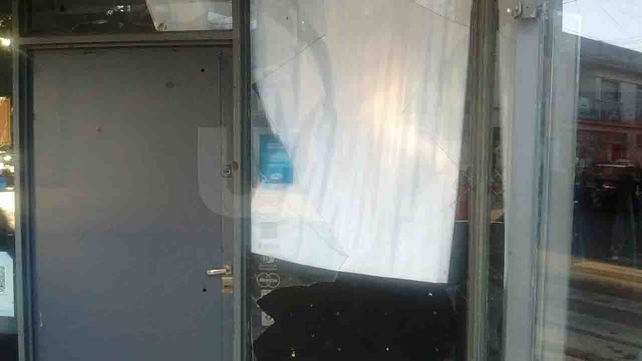 El delincuente rompió la vidriera y se llevó un maniquí&nbsp;