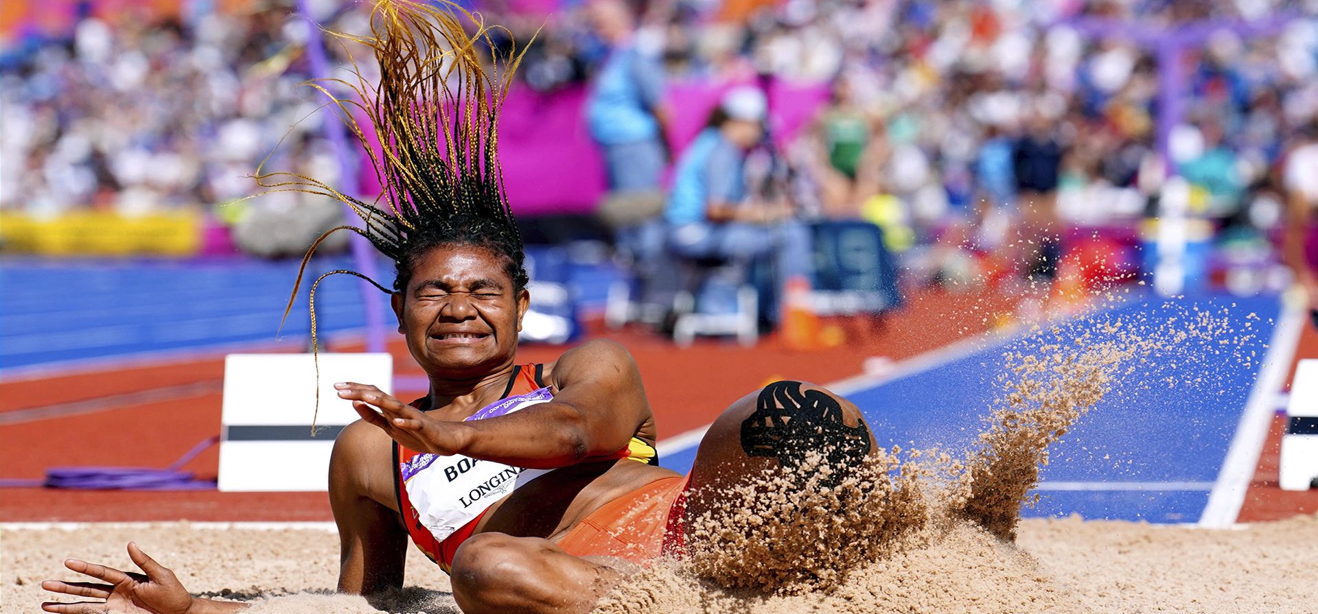 Edna Boafob, de Papúa Nueva Guinea, compite en salto largo del heptatlón femenino en el estadio Alexander el sexto día de los Juegos de la Commonwealth de 2022 en Birmingham, Inglaterra, el miércoles 3 de agosto de 2022.