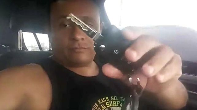 Un funcionario se compró un lujoso auto y se burló de los que pagan los impuestos